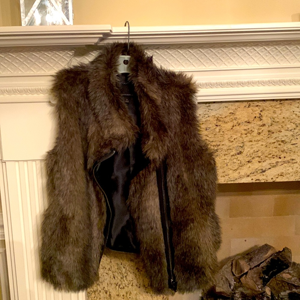 Banana Republic faux fur zip vest, Small